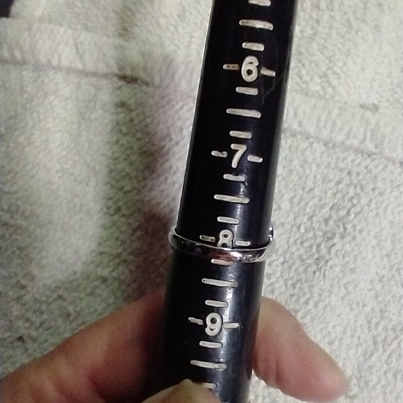 Silvertone black 🖤 stone 🪨 ring 💍8 - Picture 2 of 5